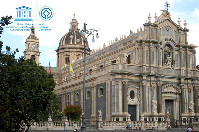 Piazza Duomo fa parte delle Città Tardo Barocche del Val di Noto (Sicilia Sud-orientale)